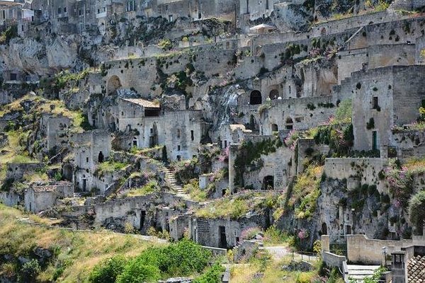 Quels sont les critères à prendre en compte pour acheter une maison atypique à Prevessin Moens ?